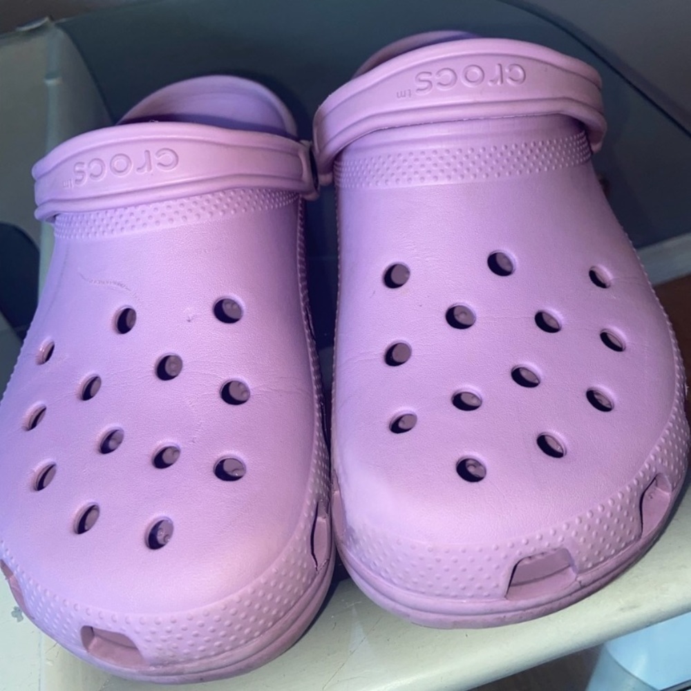 Crocs (Purple)